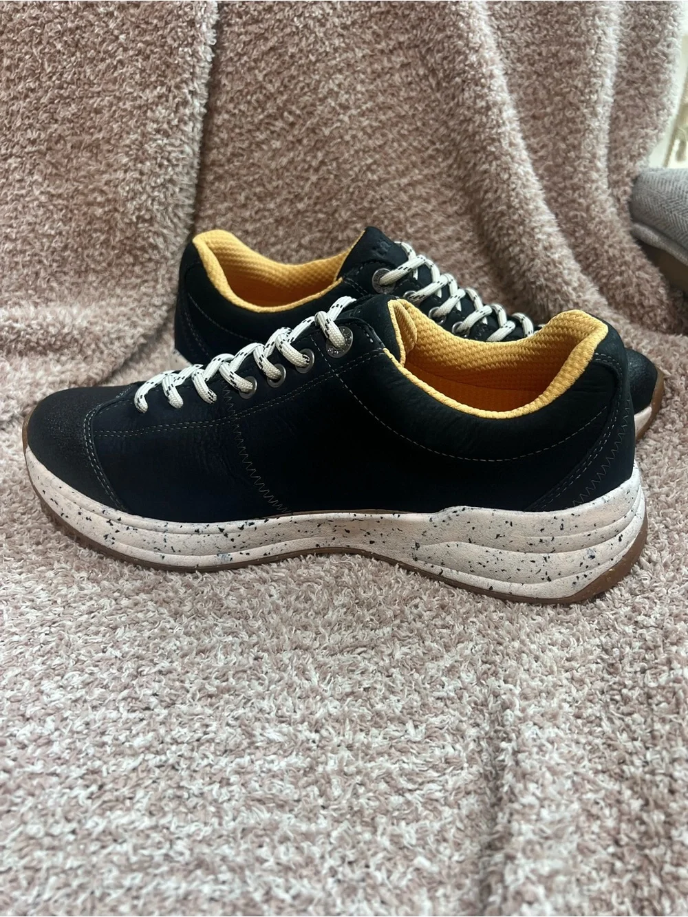 NWOT‎ Women's Taos Shasta Black Nubuck Waterproof Hiking Sneakers SIZE 8.5